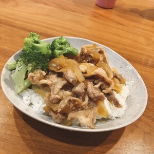 簡単！甘辛！薄切り肉でトンテキ丼